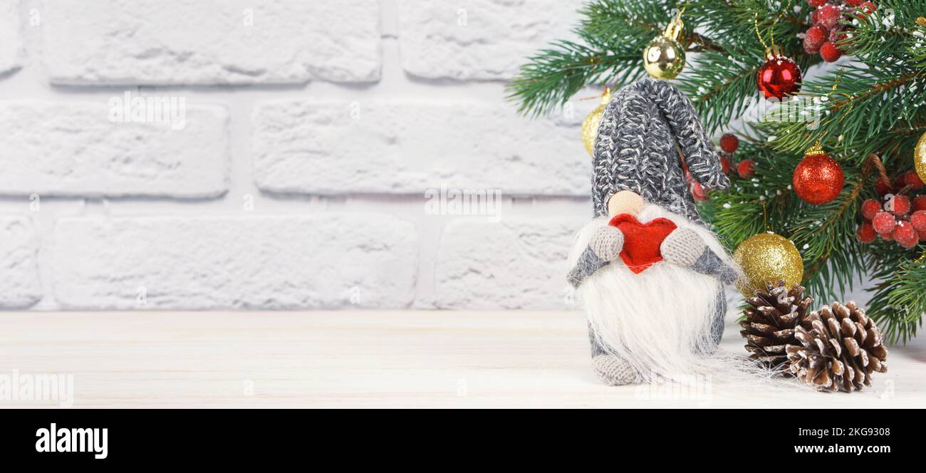 Santa Image Header Santa Claus toy, Chtistmas elf with white beard, hold red shape heart ...