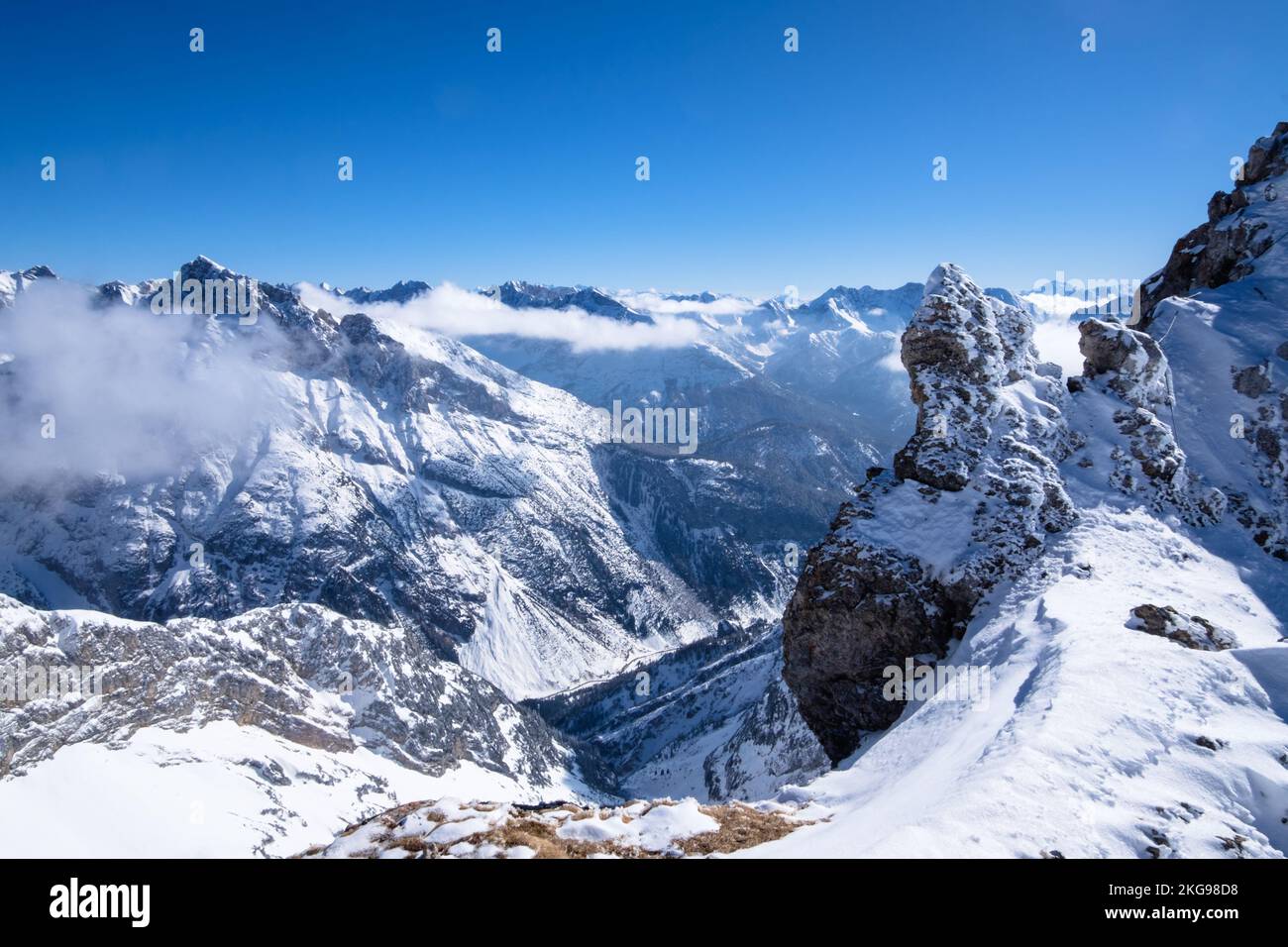 Sonnige Skitour am Dammkar Stock Photo - Alamy