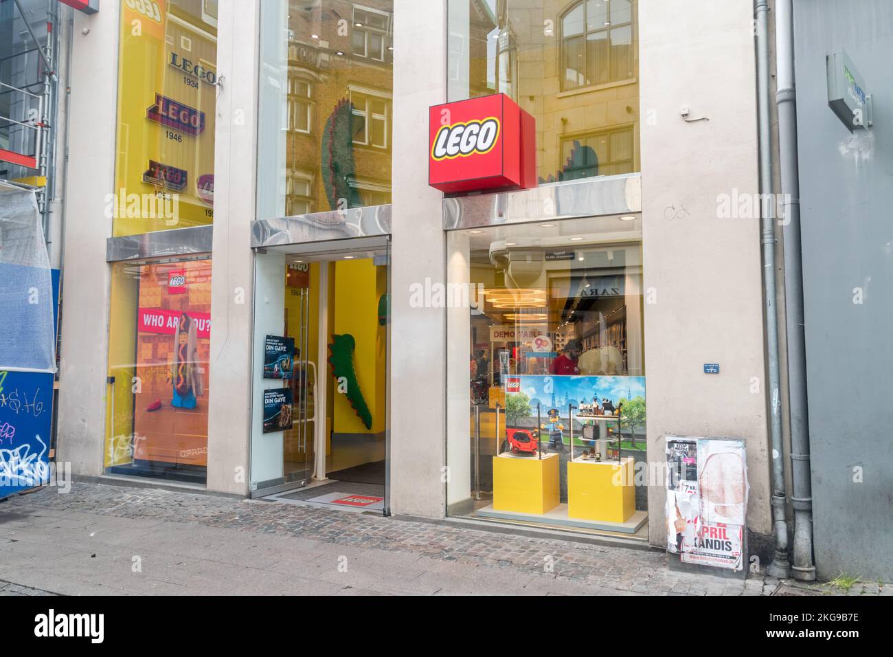 Lego store copenhagen hi-res stock photography and images - Alamy