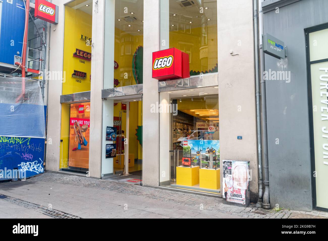 smække Følelse Antologi Lego store copenhagen hi-res stock photography and images - Alamy