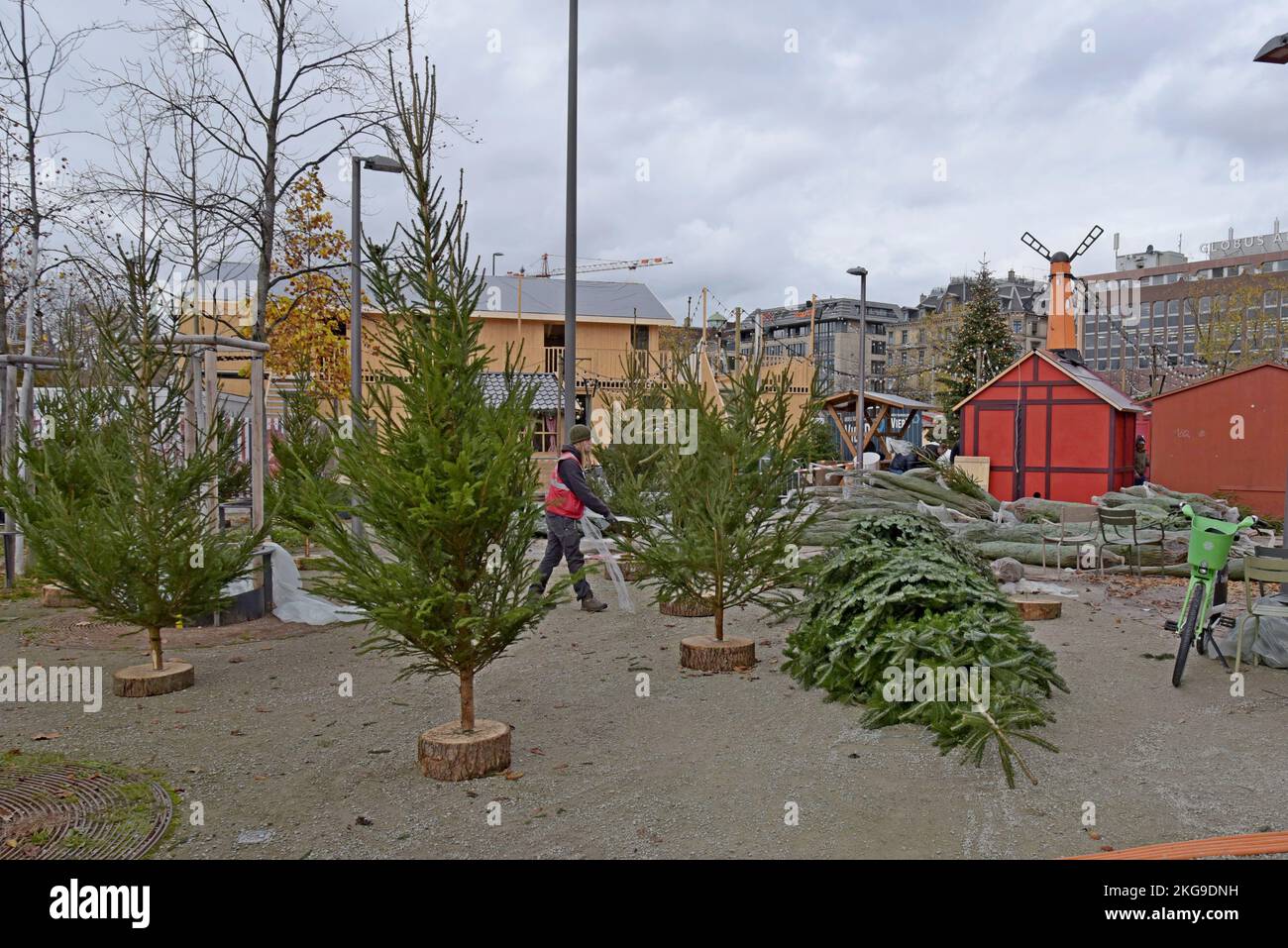 Zurich, Switzerland, 22nd November 2022. Traders and staff prepare stalls and decorations for