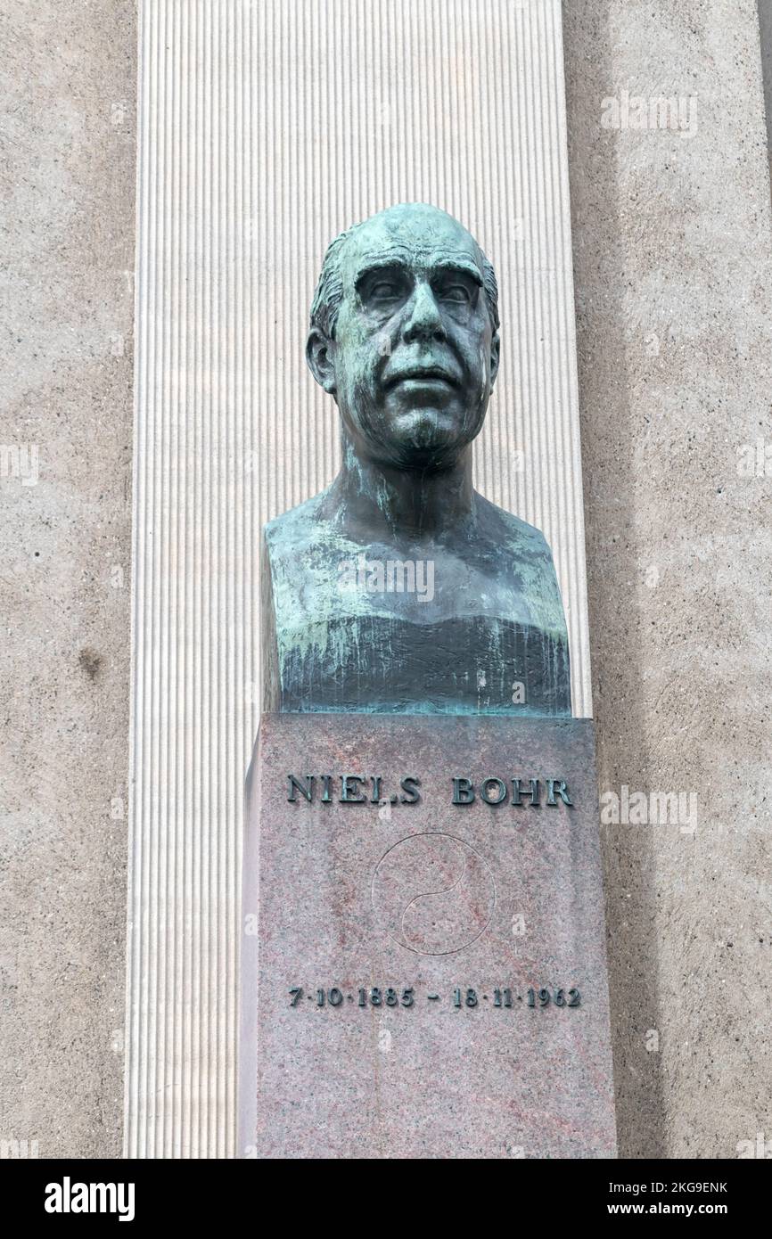 Copenhagen, Denmark - July 26, 2022: Bust of Niels Henrik David Bohr, Danish physicist who made foundational contributions to understanding atomic str Stock Photo