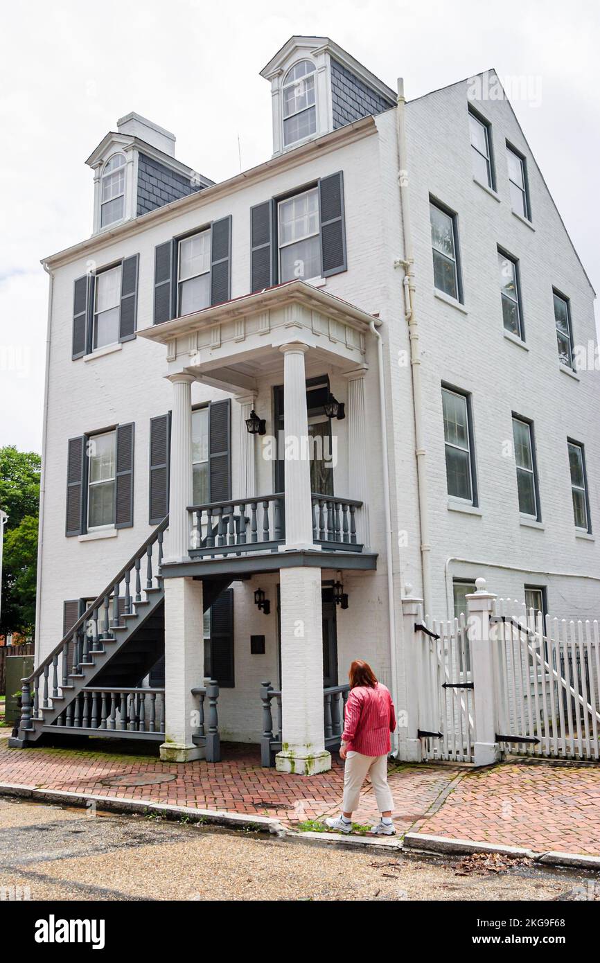 Virginia Portsmouth Colonial history historic Olde Towne North Street,Hill House 1825 English basement home, Stock Photo