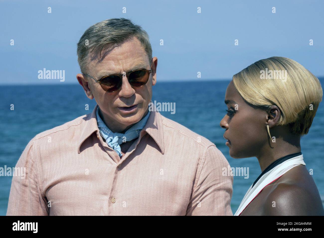 GLASS ONION A KNIVES OUT MYSTERY, (aka KNIVES OUT 2), from left