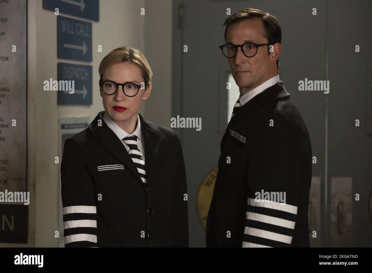 LEVERAGE REDEMPTION, from left Beth Riesgraf, Noah Wyle, (Season 2