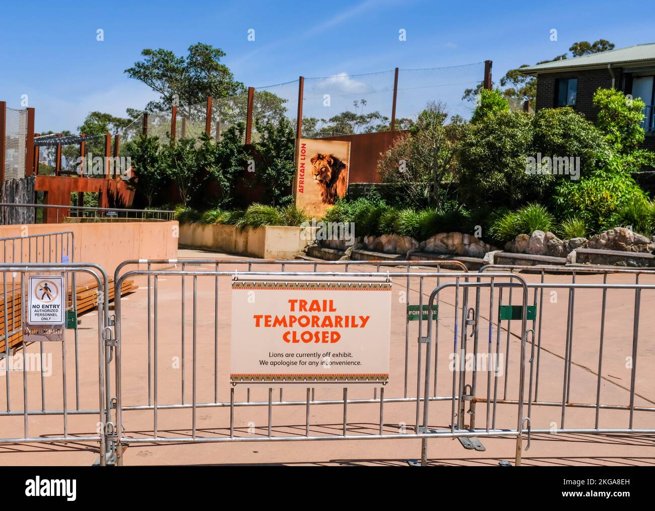 Lions escape from Taronga Zoo, Sydney Australia, Wednesday 9th November 2022. Fences and signs after escape of lions at Zoo. Stock Photo