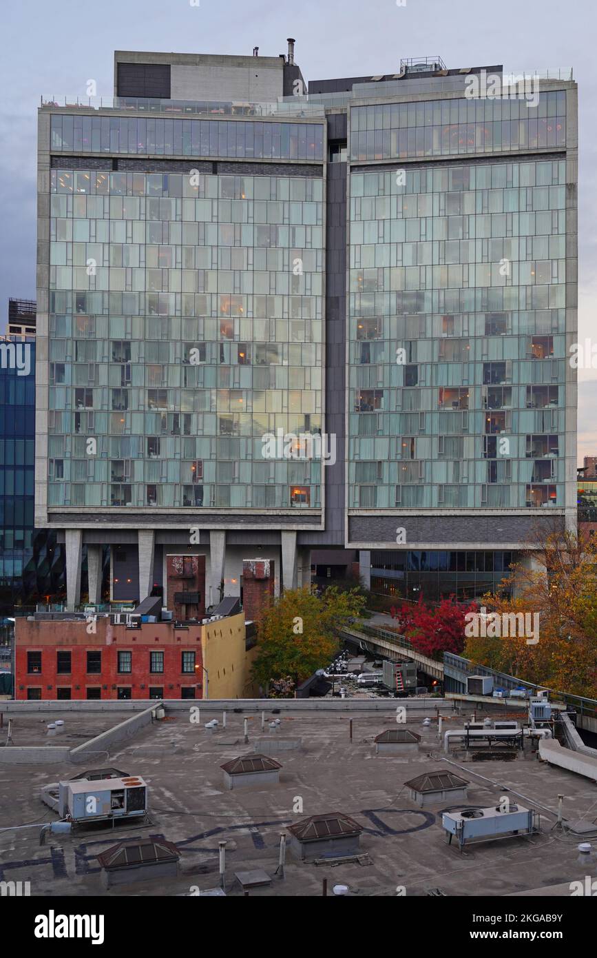 NEW YORK CITY, NY 6 NOVEMBER 2022 View of the Standard Hotel High