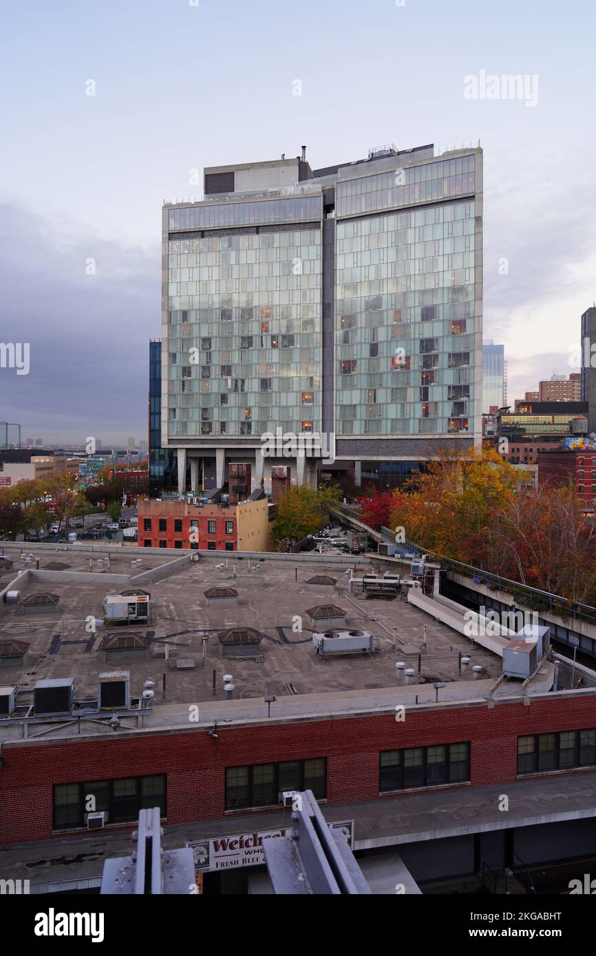 NEW YORK CITY, NY 6 NOVEMBER 2022 View of the Standard Hotel High