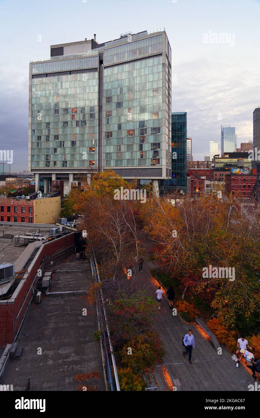 NEW YORK CITY, NY 6 NOVEMBER 2022 View of the Standard Hotel High Line, a hip hotel located