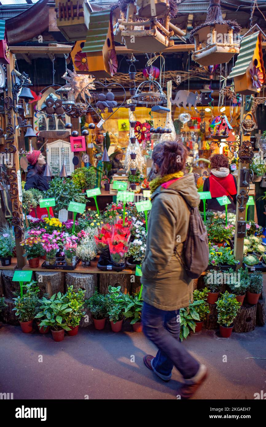 Flower market in Paris Stock Photo Alamy