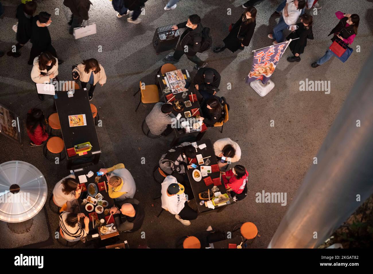 tokyo-japan-19th-nov-2022-diners-eating-at-restaurants-along