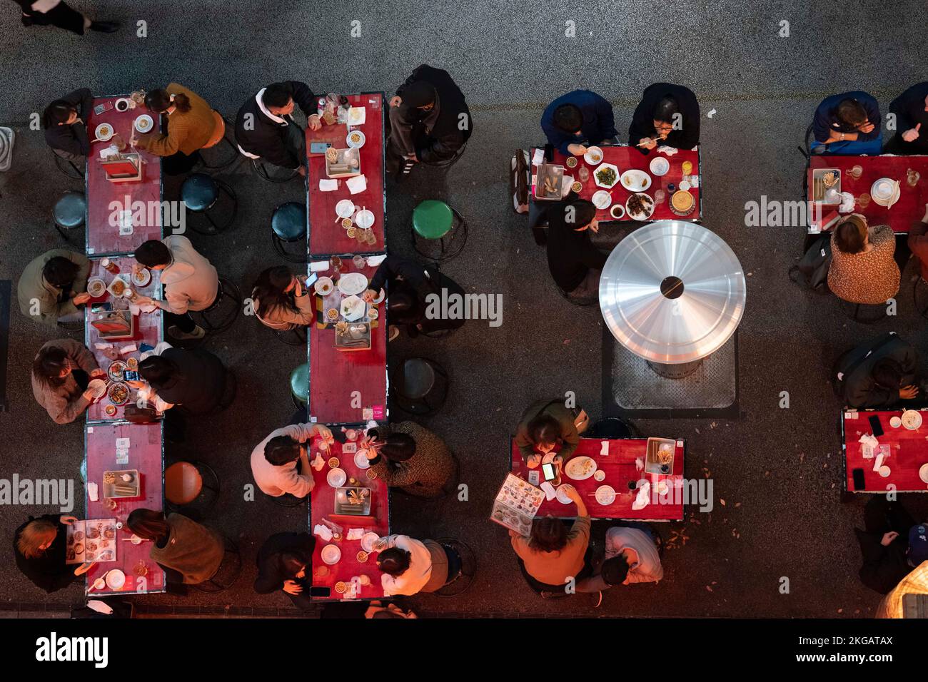tokyo-japan-19th-nov-2022-diners-eating-at-restaurants-along