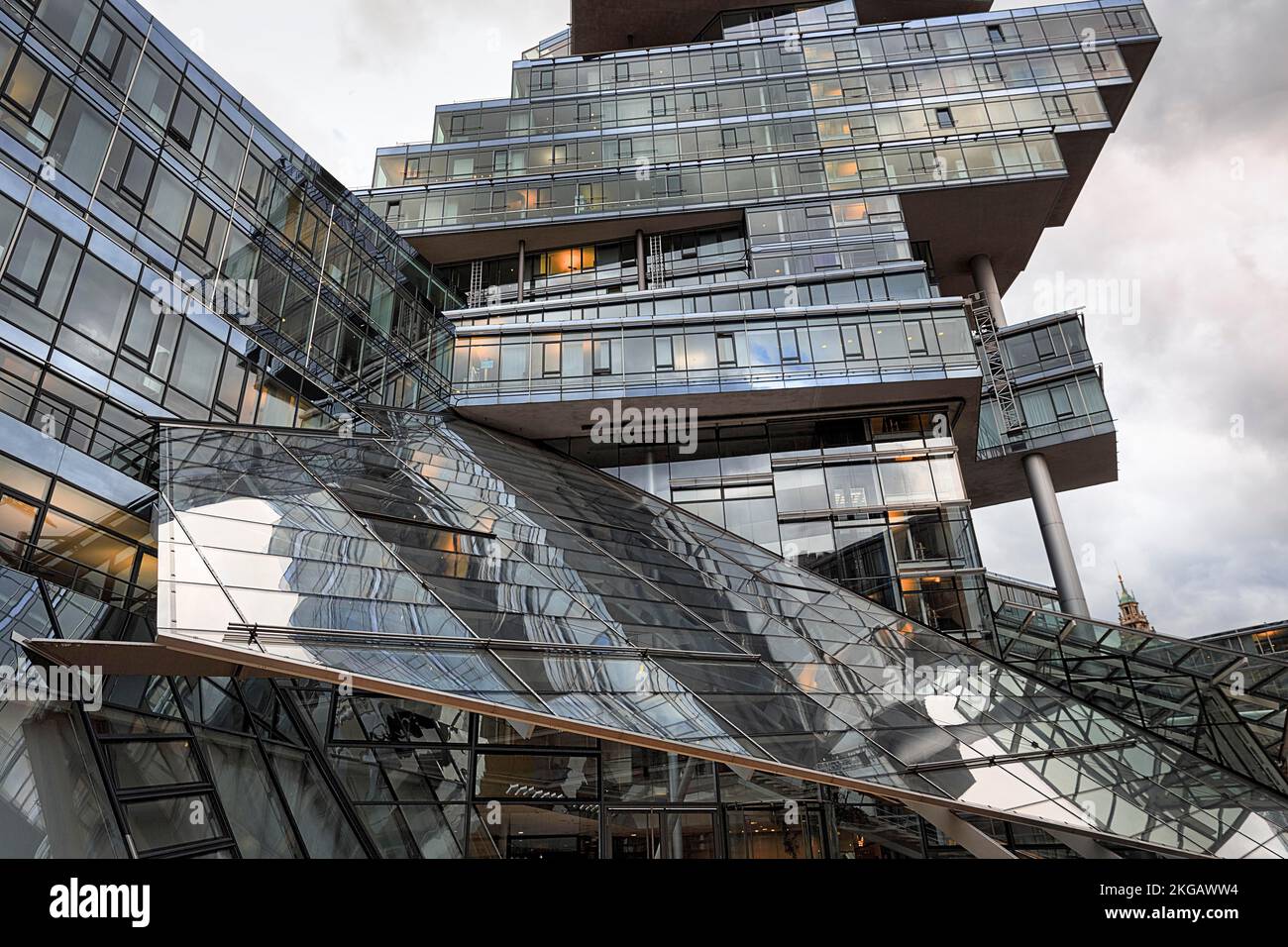 High rise administrative building hi-res stock photography and images ...