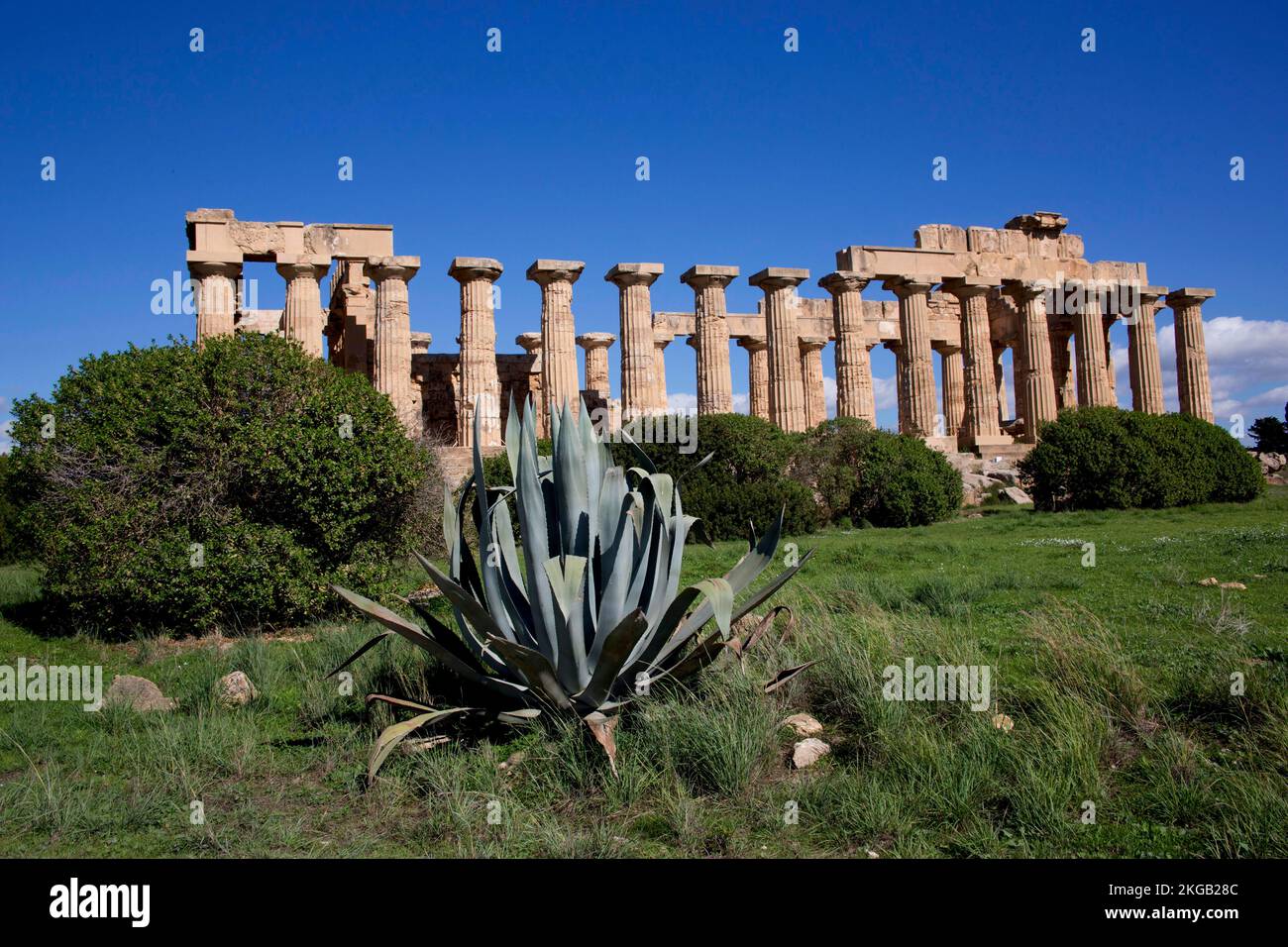 Selinunte ruins hi-res stock photography and images - Alamy