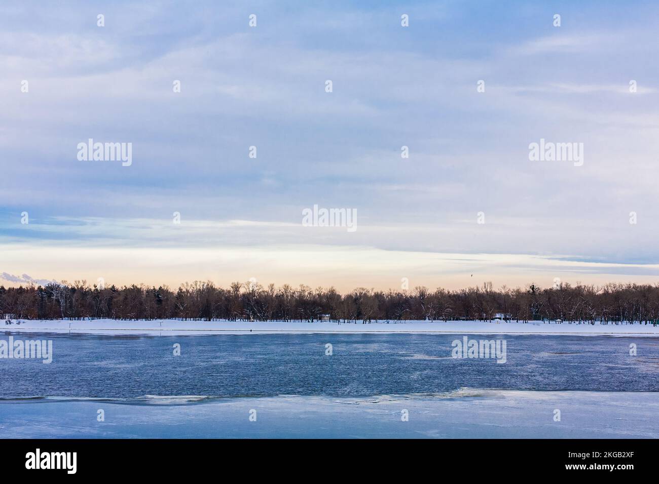 River half frozen hi-res stock photography and images - Alamy
