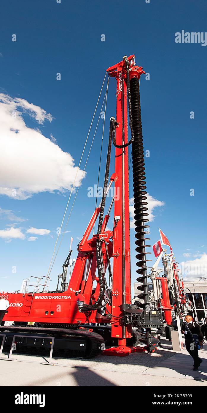 Rotary drilling rigs, drilling machines, foundation engineering, Bauma