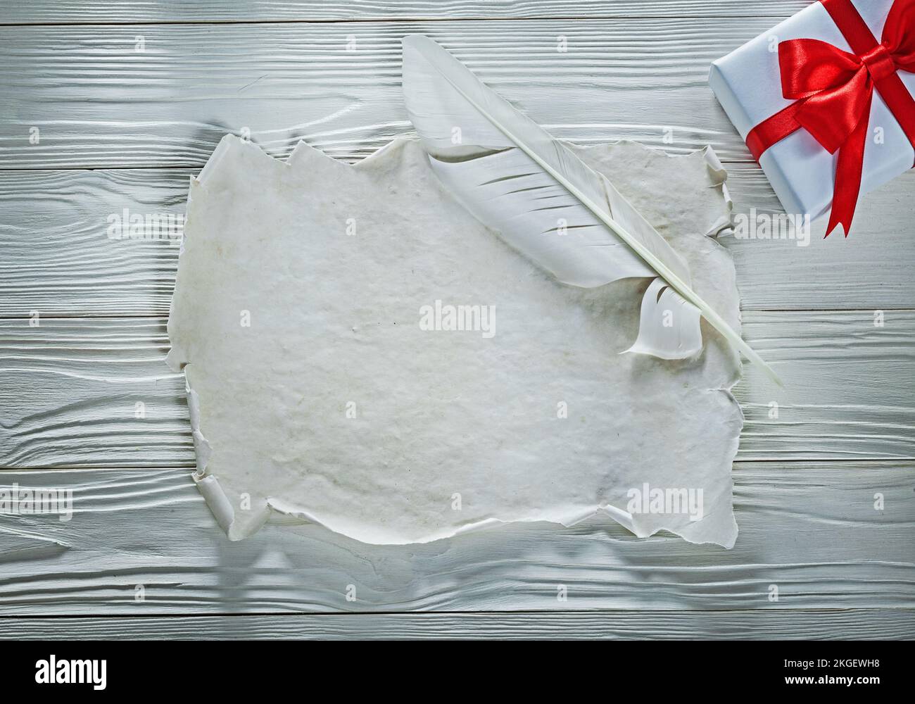 Quill vintage paper present box on wooden board Stock Photo - Alamy