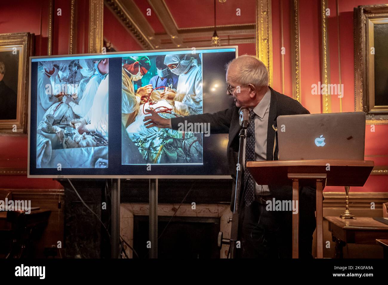 London, UK. 22nd November 2022. Henry Marsh CBE FRCS, English neurosurgeon, and a pioneer of neurosurgical advances in Ukraine, speaks at a Ukrainian fundraising event at The Reform Club in Pall Mall. Organised by Ukrainian Institute London, Henry Marsh recounts his extraordinary 30 years of neurosurgery in Ukraine and signs copies of his most recent book: And Finally: Matters of Life and Death which explores his bewildering transition from doctor to patient. Credit: Guy Corbishley/Alamy Live News Stock Photo