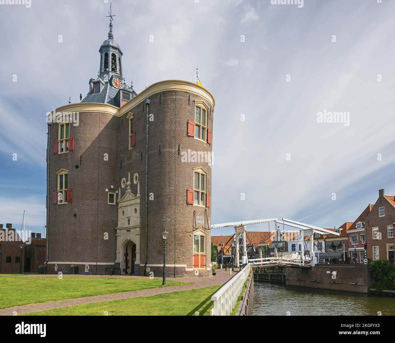 Editorial: ENKHUIZEN, NORTH HOLLAND, NETHERLANDS, JULY 12, 2022 - The Drommedaris gate and its surroundings an historic gate to enter Enkhuizen Stock Photo