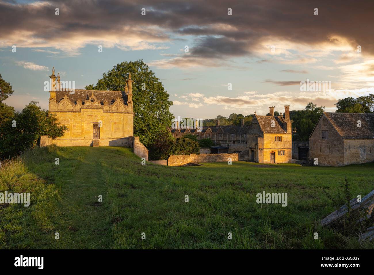 The old Banqueting Hall and Almshouses at Chipping Campden, Cotswolds, Gloucestershire, England. Stock Photo