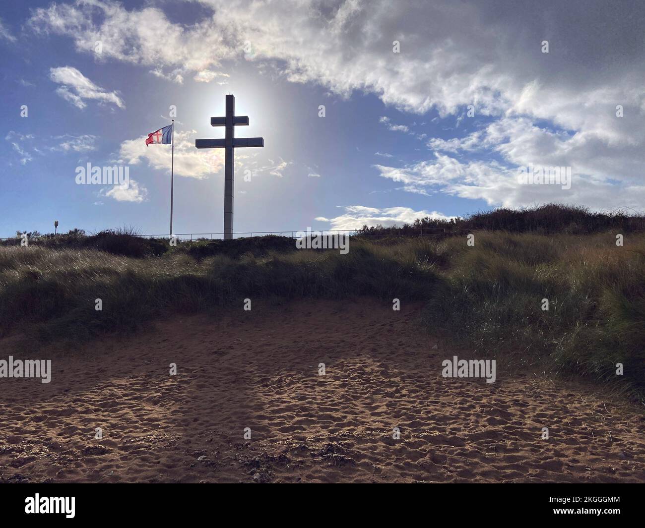 A Lorraine cross in  Juno Beach - Croix de Lorraine située à la limite des deux communes de Courseulles-sur-Mer et de Graye-sur-Mer. Stock Photo