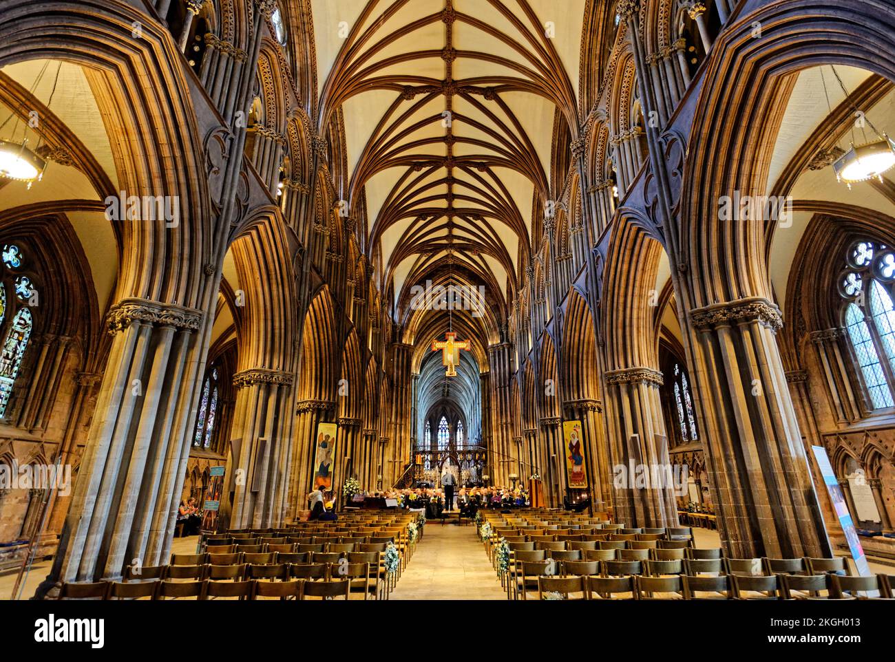 interior-lichfield-cathedral-staffordshire-uk-hi-res-stock-photography