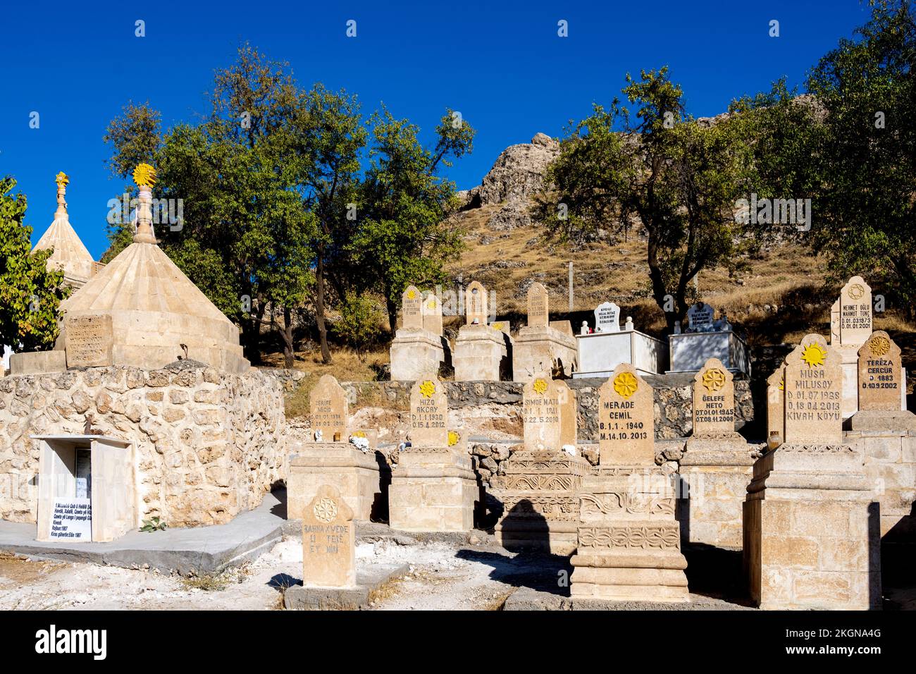 Türkei, Mağara (kurmandschi: Kiwex), Friedhof des verlassenen jesidischen Weilers Kiwex westlich von İdil in der Provinz Şırnak. Stock Photo
