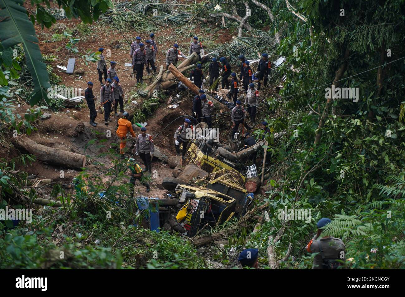 Cianjur west java indonesia 22nd nov 2022 rescuer police work on
