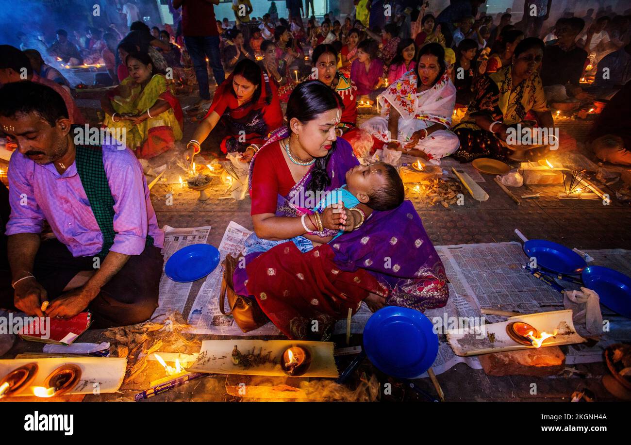 Dhaka, Dhaka, Bangladesh. 23rd Nov, 2022. Bangladeshi Hindu devotees