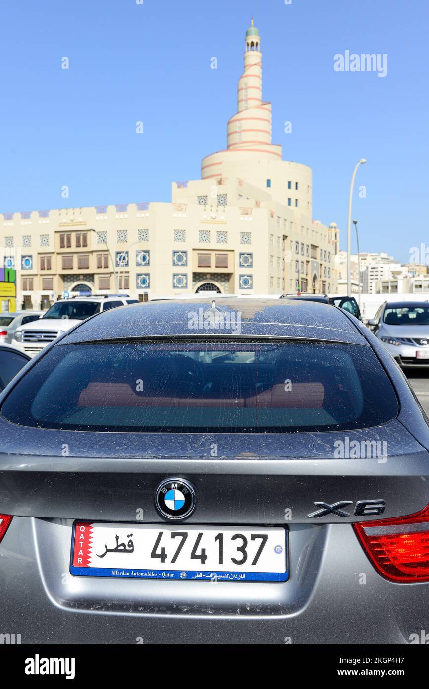 QATAR, Doha, spiral mosque, Fanar, Qatar Islamic Culture Center / KATAR, Doha, Moschee, FANAR (Qatar Islamic Cultural Center), deutsche Autos SUV BMW X6 Stock Photo