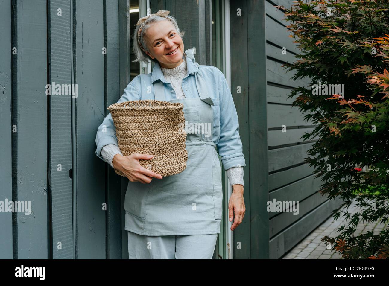 Smiling mature woman wicker hi-res stock photography and images - Alamy