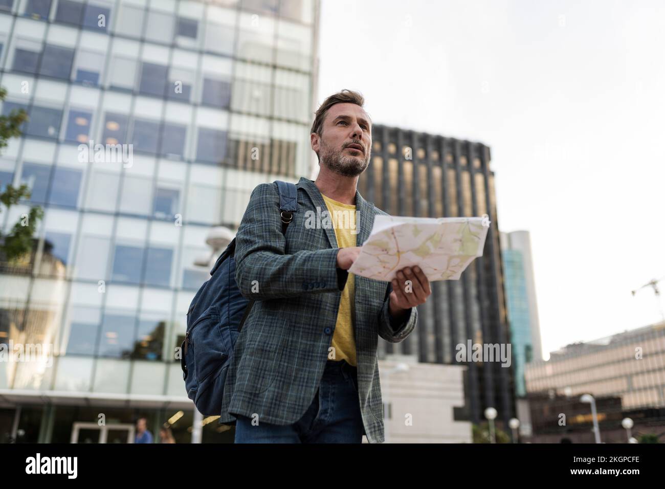 Men backpack map hi-res stock photography and images - Alamy