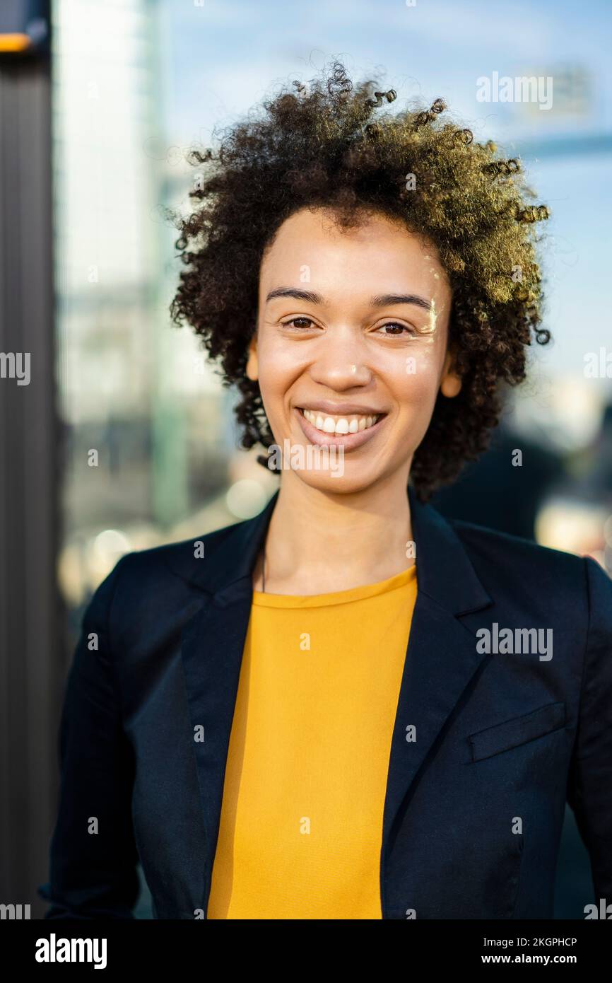 Businesswoman in black blazer hi-res stock photography and images - Alamy