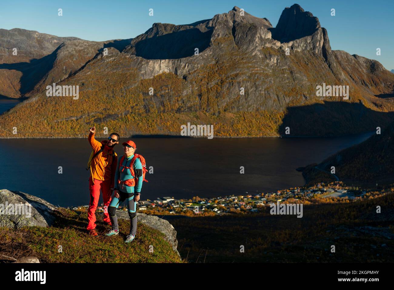 Couple at mountain top hi-res stock photography and images - Alamy