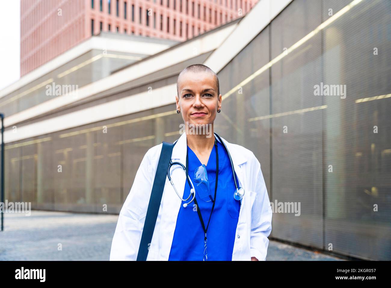 Mature female doctor medical hi-res stock photography and images - Alamy