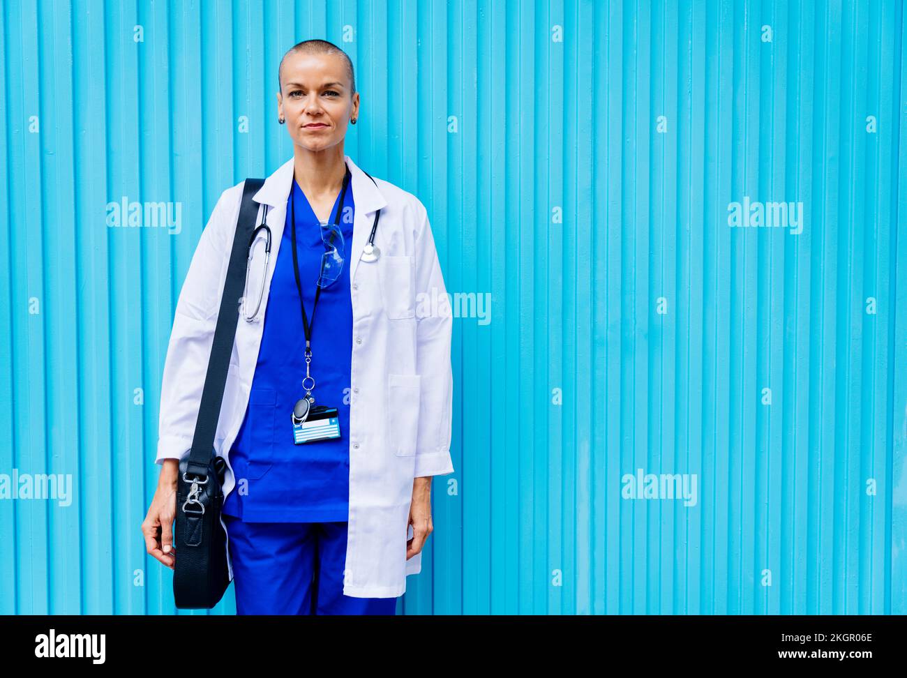 Mature female nurse hi-res stock photography and images - Alamy