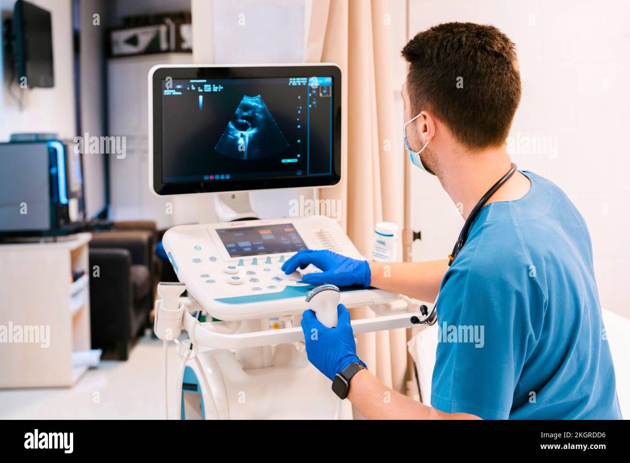 Doctor operating hospital hires stock photography and images Alamy