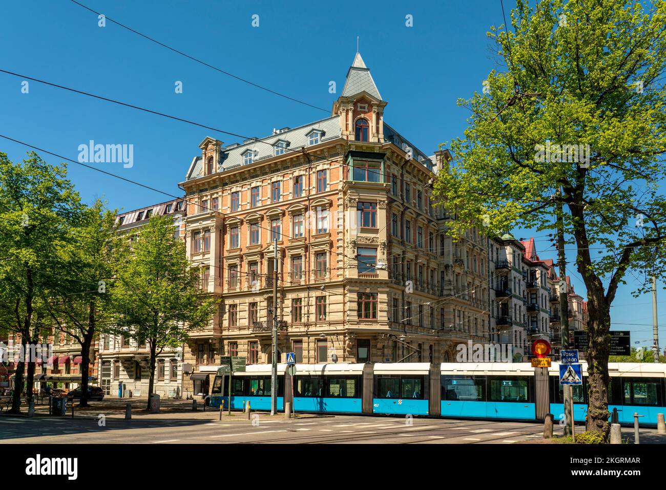 Sweden, Vastra Gotaland County, Gothenburg, Cable car passing in front of Gothenburg University Stock Photo