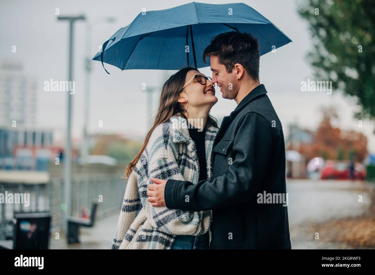 Man and woman under umbrella hi-res stock photography and images - Alamy