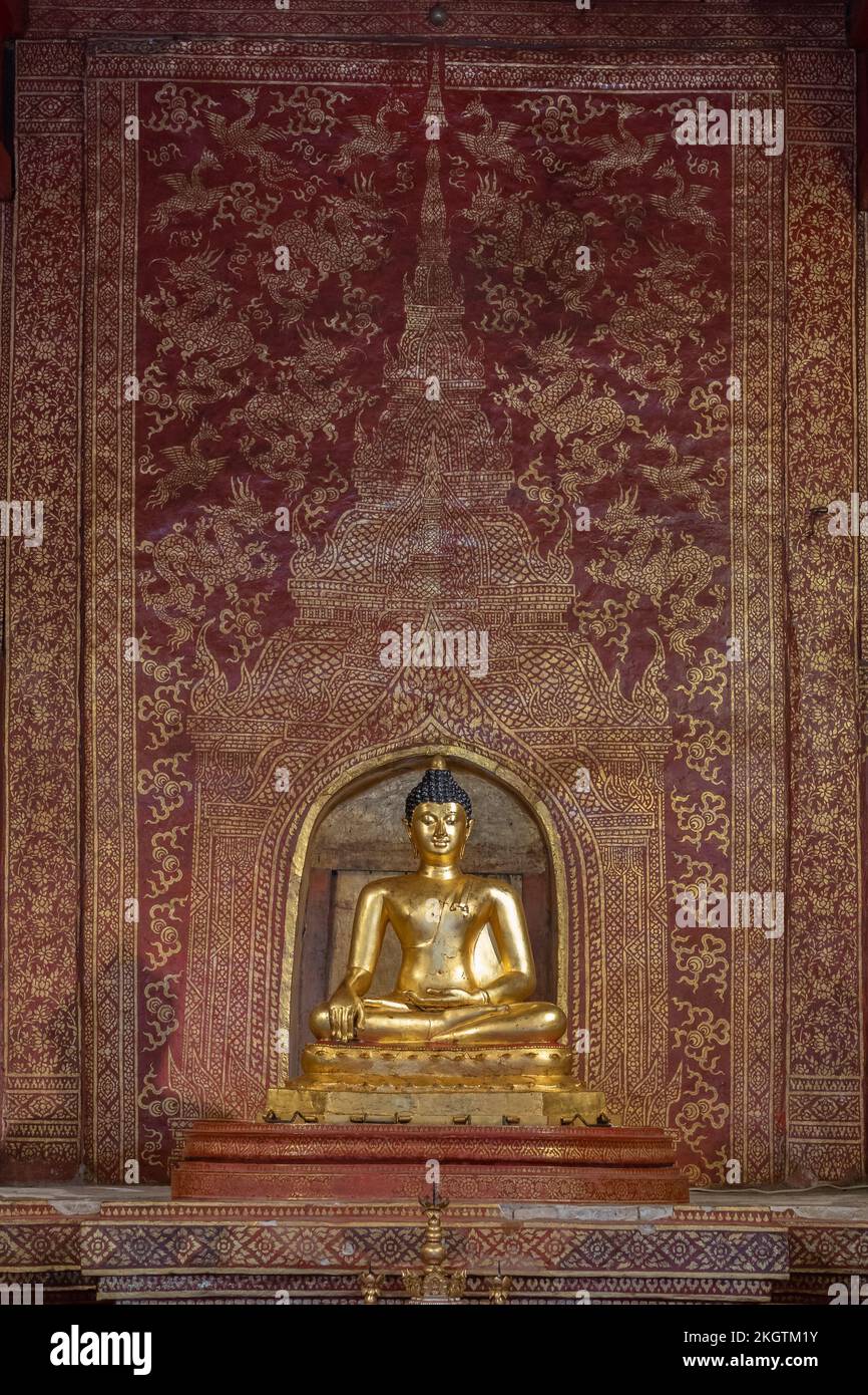 Strands of Golden Tiny Bells with Green Vegetation in the Background at Wat  Phra Singh Temple. Chiang Mai, Thailand. Stock Photo - Image of oriental,  peaceful: 171782368