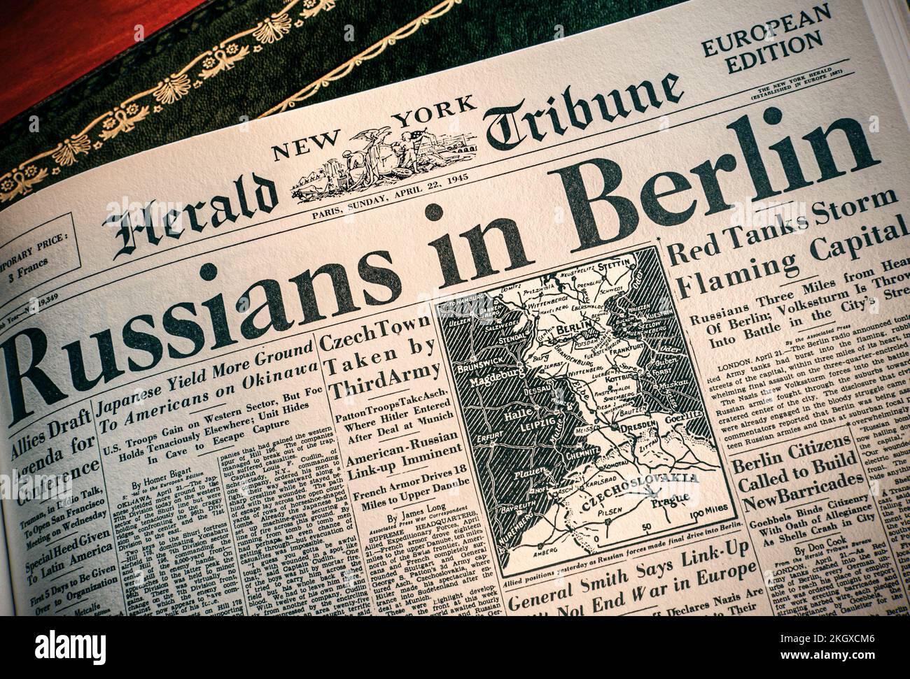 BERLIN WW2 RUSSIA NAZI GERMANY Herald Tribune April 22 1945 Newspaper Headline 'Russians in Berlin' Nazi regime & World War II ending news front page Stock Photo