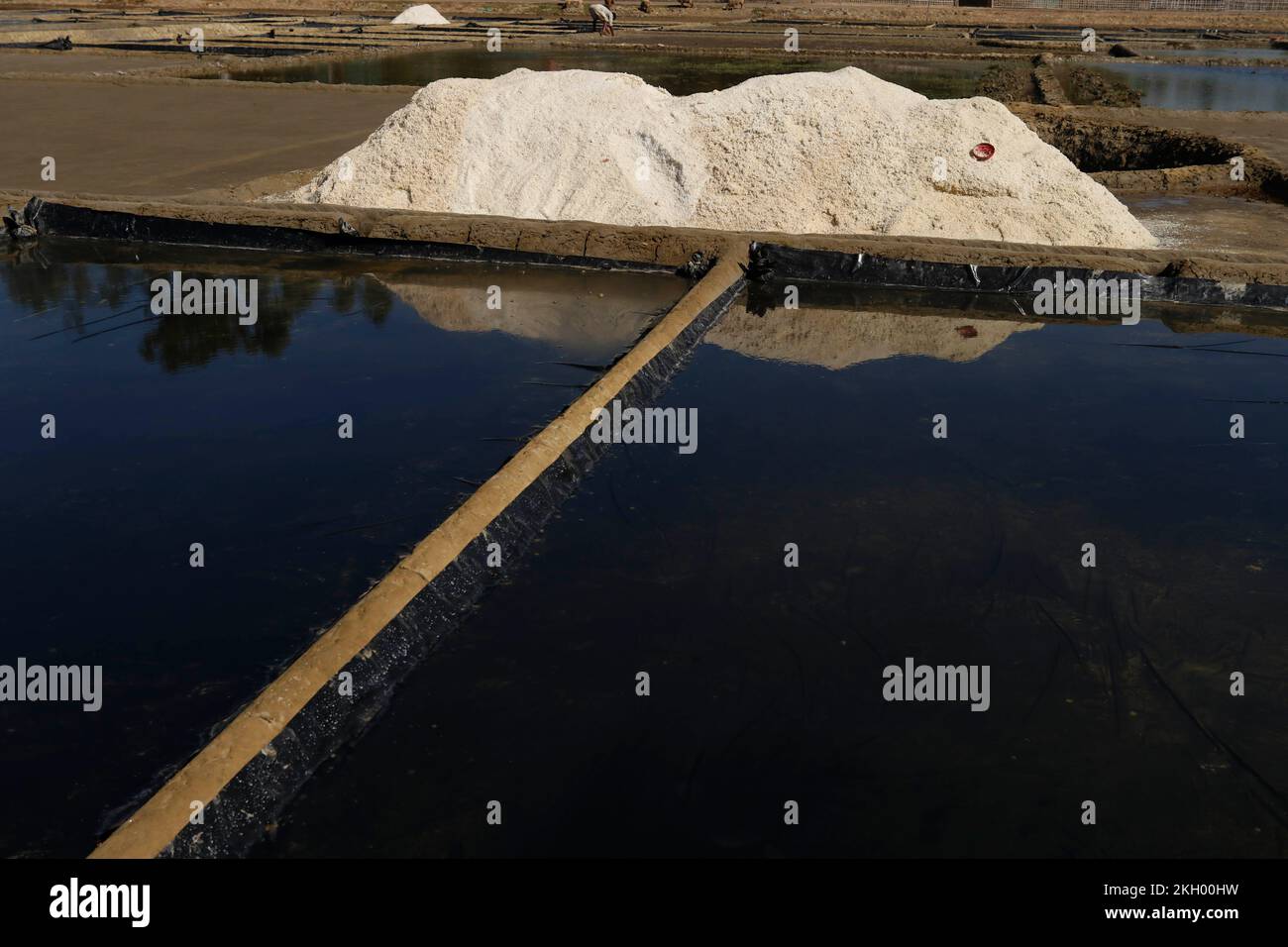 Dhaka, Dhaka, Bangladesh. 23rd Nov, 2022. Farmer works in a salt field