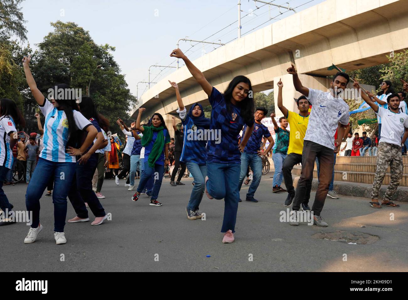 Dhaka, Bangladesh. 23rd Nov, 2022. The students of Institute of Modern Language Dhaka University are perfroming in a flash mob on the occasion of FIFA World Cup 2022 on November 23, 2022. (Credit Image: © Md. Rakibul Hasan/ZUMA Press Wire) Credit: ZUMA Press, Inc./Alamy Live News Stock Photo
