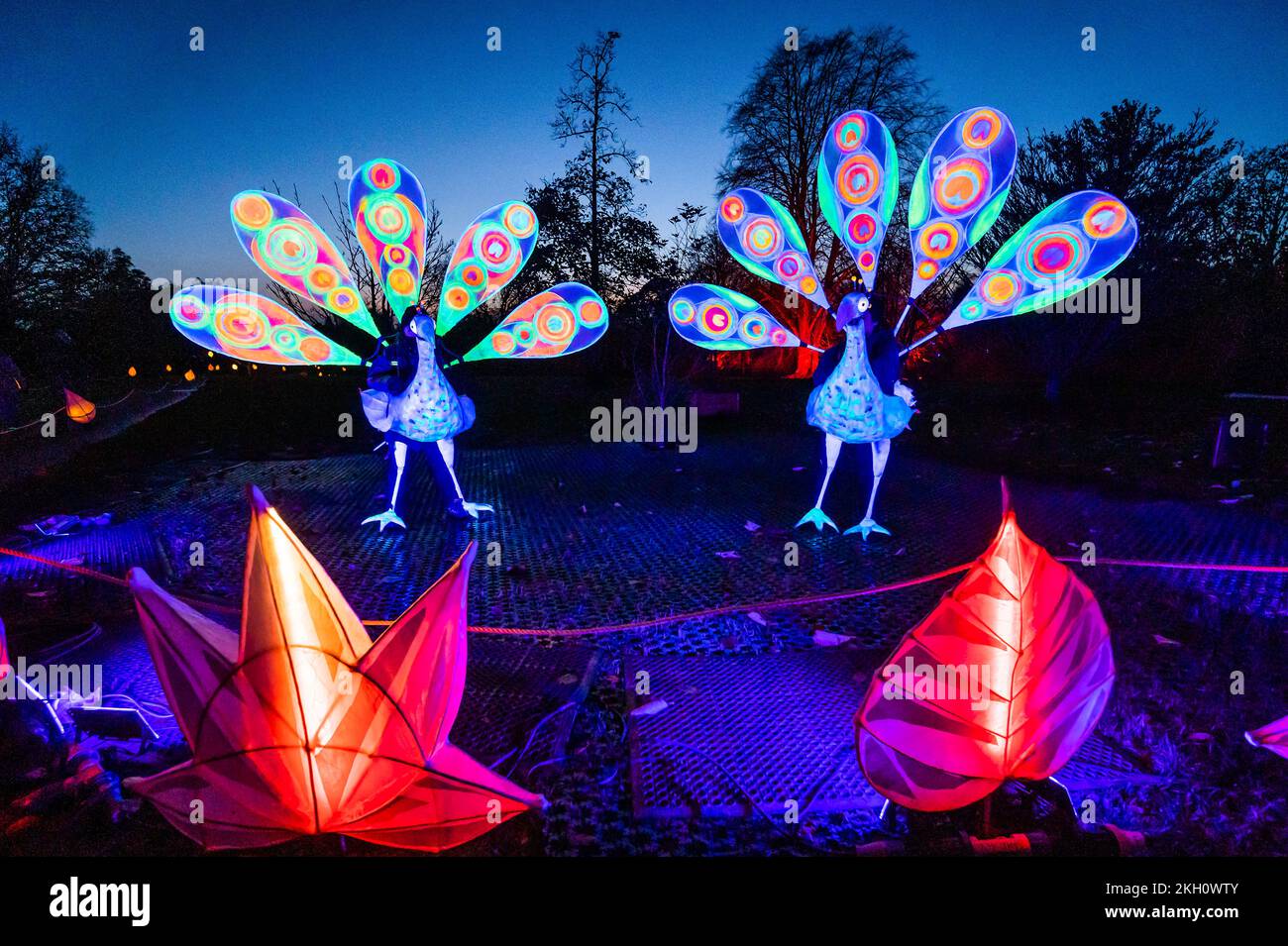 London, UK. 23rd Nov, 2022. Parading Puppets, Percy and Percie the