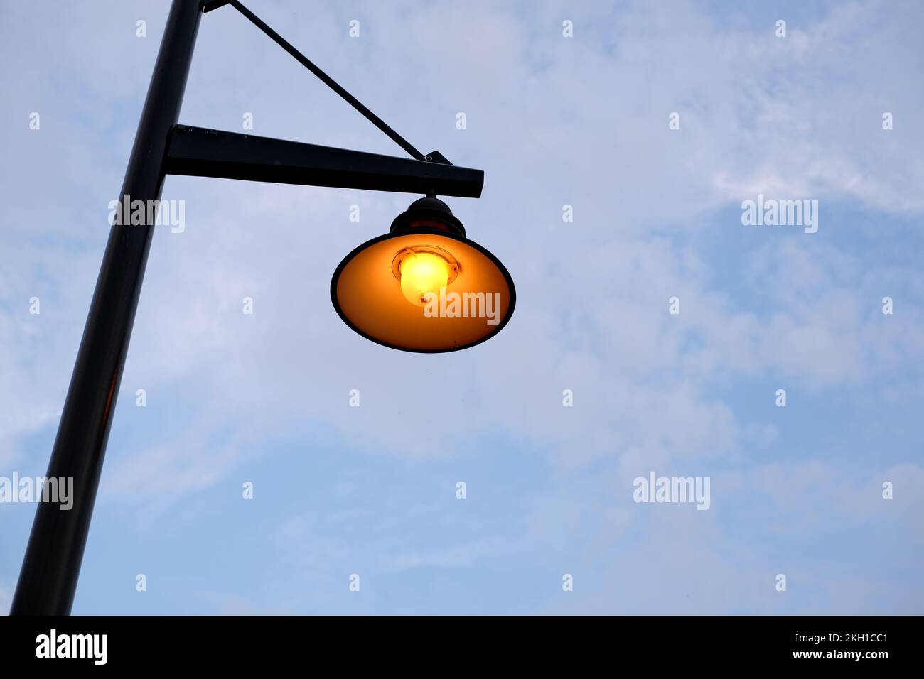 Street lamp silhouette hi-res stock photography and images - Alamy