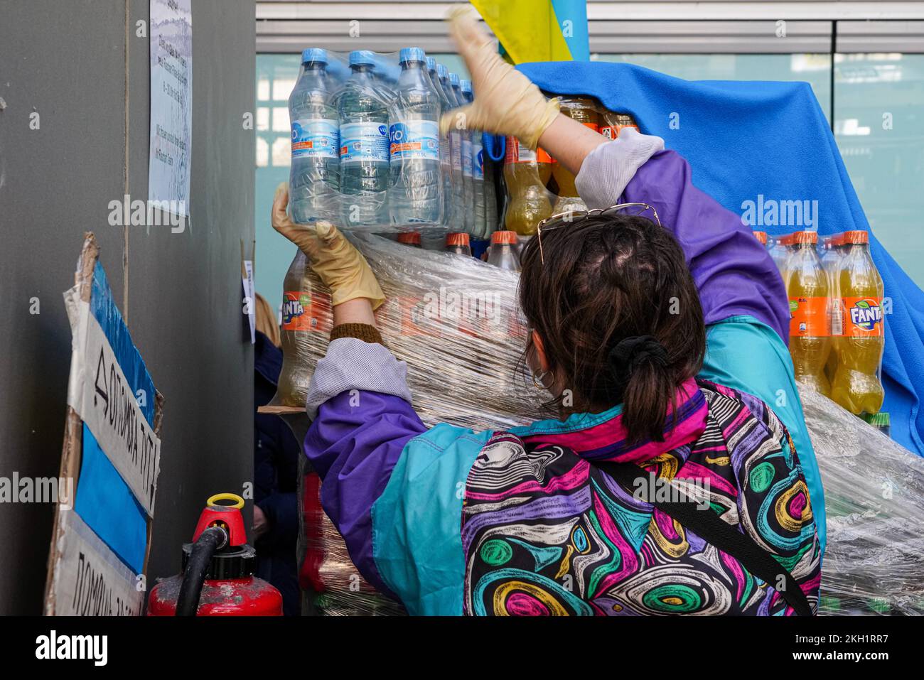 A helper fetches beverage supplies from the europallet for the beverage counter at Munich central station. Stock Photo