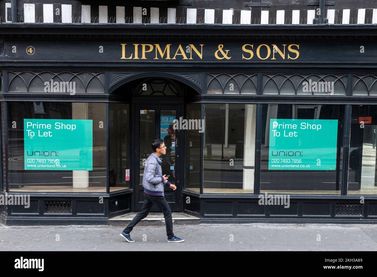 A closed down shop, , London, UK. 22 Oct 2022 Stock Photo Alamy