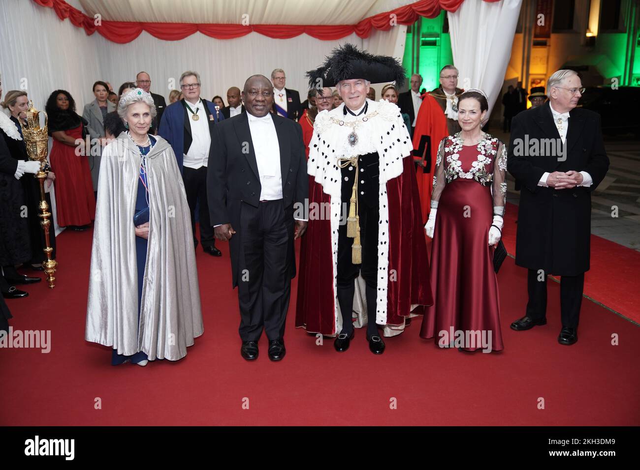 President Cyril Ramaphosa of South Africa, with the Duchess of Gloucester (left) the Lord Mayor of London, Nicholas Lyons, the Lady Mayoress of London, Felicity Lyons, and the Duke of Gloucester, attend a banquet at the Guildhall in London, given by the Lord Mayor and City of London Corporation, during his state visit to the UK. Picture date: Wednesday November 23, 2022. Stock Photo