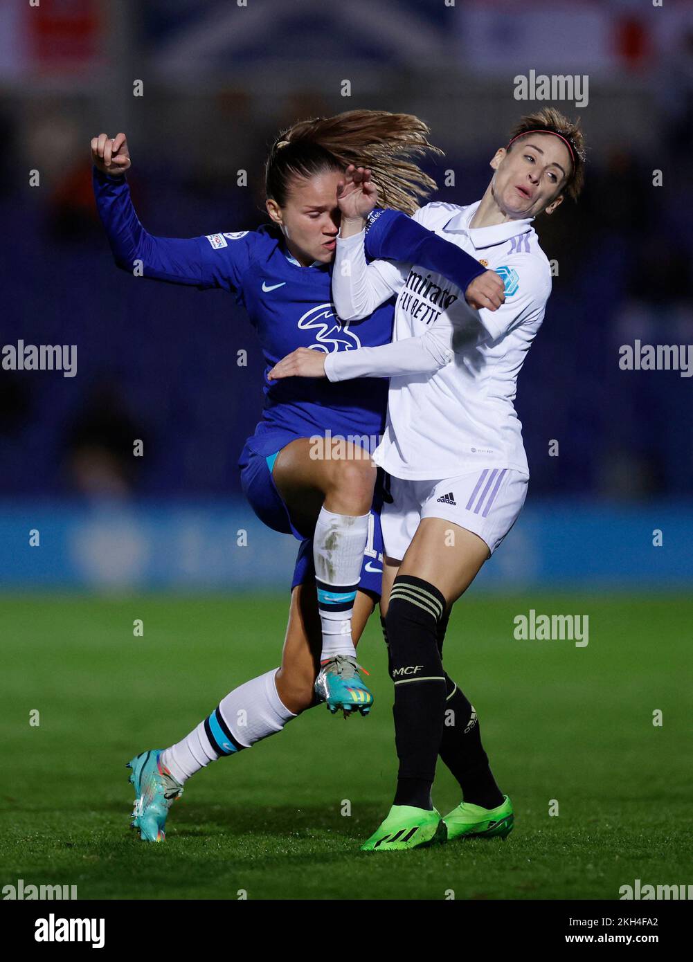 Soccer Football - Women's Champions League - Group A - Chelsea v Real Madrid - Kingsmeadow, London, Britain - November 23, 2022 Chelsea's Guro Reiten in action with Real Madrid's Esther Gonzalez REUTERS/Andrew Couldridge Stock Photo