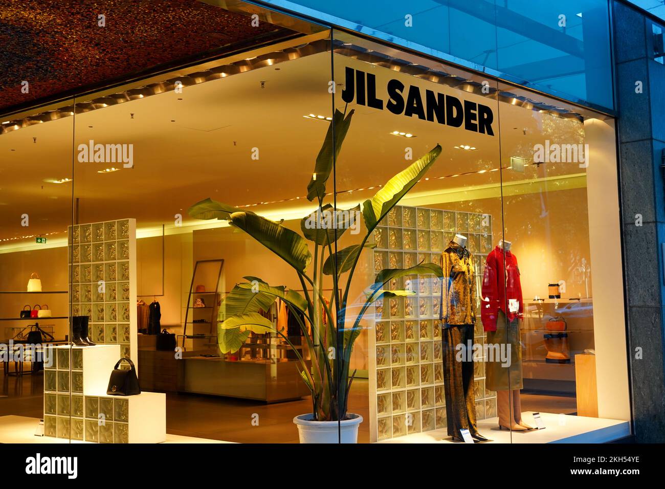 Jil sander, designer hi-res stock photography and images - Alamy